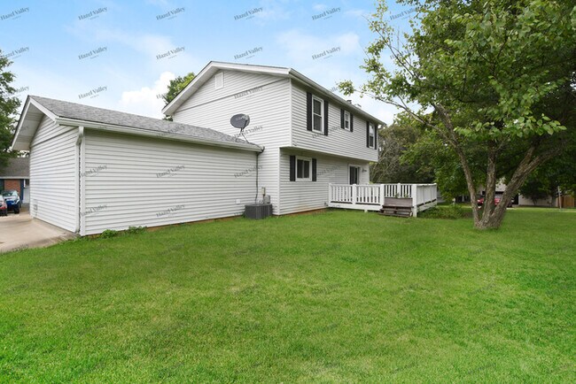 Building Photo - 1036 Treeline Ct