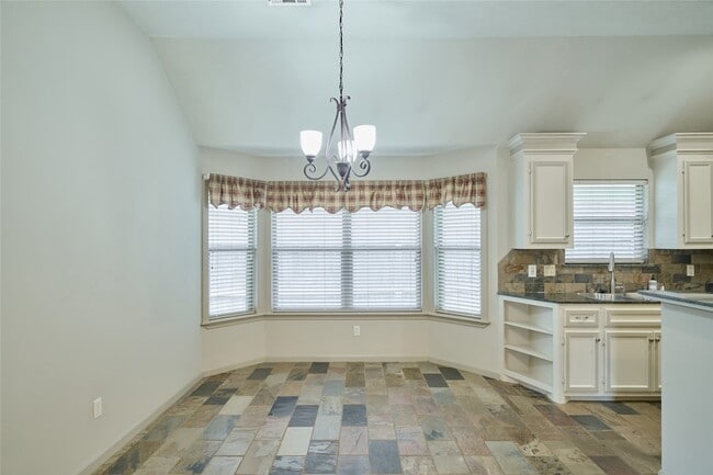 Building Photo - 13613 Vail Dr