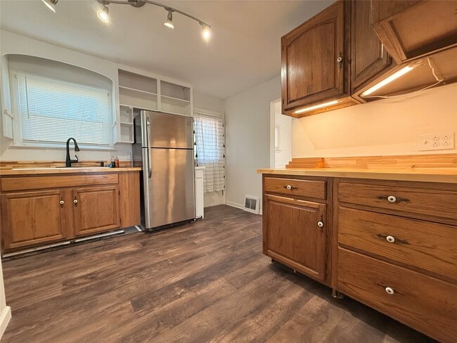 Building Photo - 2703 Watson Blvd