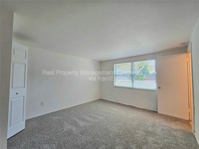 Building Photo - 611 Lyndhurst St