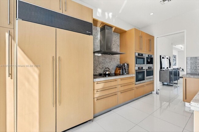 Building Photo - 900 Brickell Key Blvd