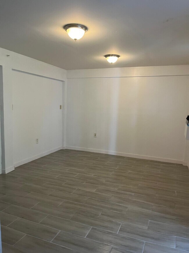 Building Photo - 1629 1st St