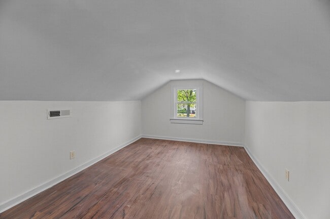 Building Photo - 209 Ellington St