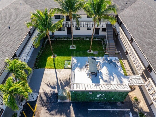 Building Photo - 1330 W 29th St