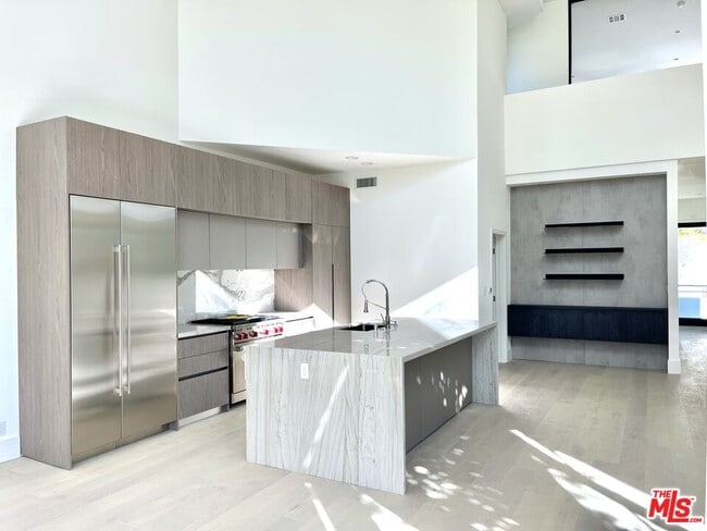 Building Photo - 822 Pacific Ave