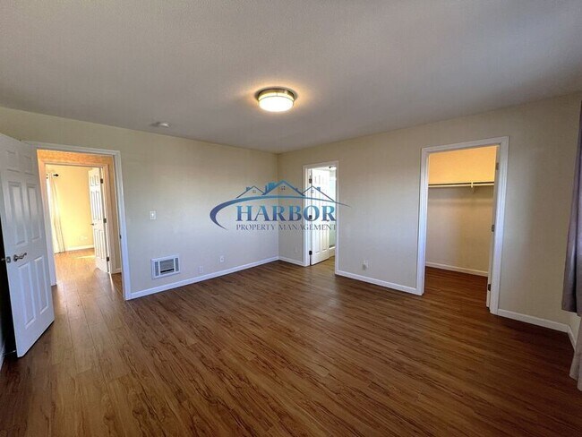 Building Photo - 1166 W 22nd St