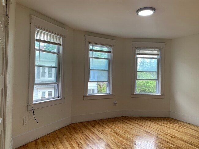 Building Photo - 27 Granby Rd