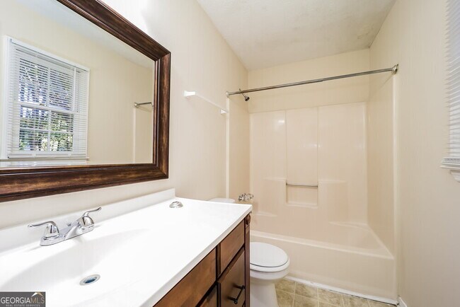 Building Photo - 2350 Bankstone Dr SW