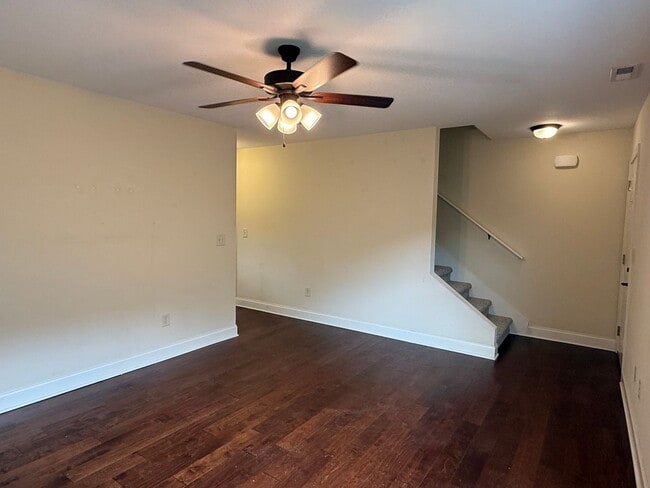 Building Photo - 704 Grays Pointe Ct