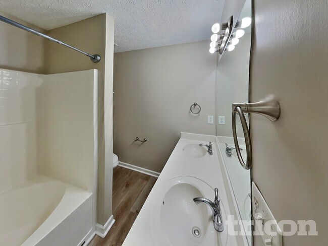 Building Photo - 4028 Deer Run Trce