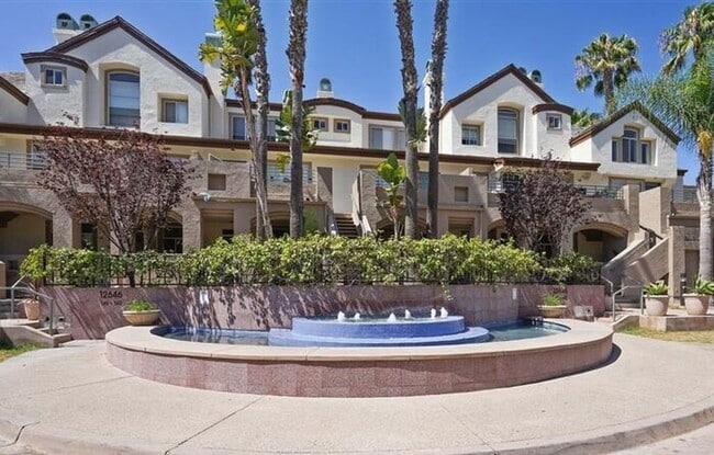 Building Photo - Desirable 2 Bedroom 2.5 Bathroom Townhome ...