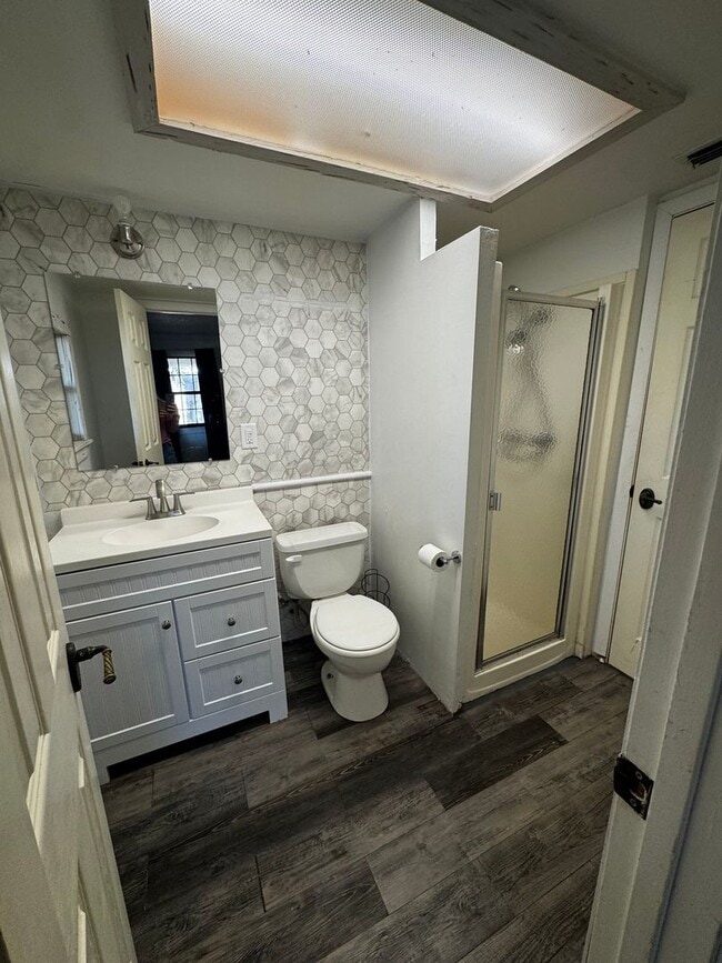 Building Photo - Charming Home with Mother in-Law Suite & Lake Access