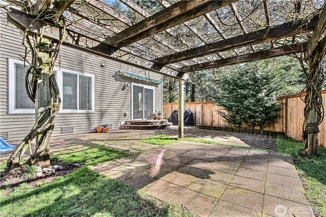 Building Photo - 3 Bedroom DuPont Home for Rent
