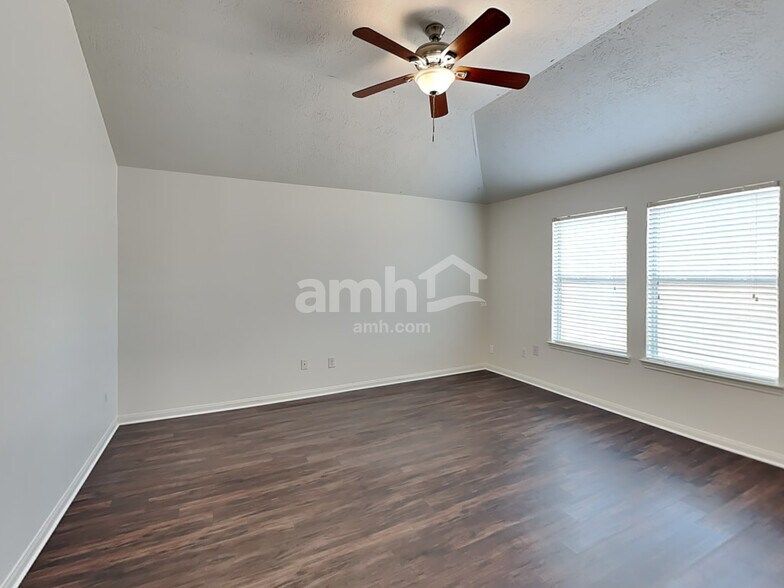 Building Photo - 3919 Hawthorne Glen Ct