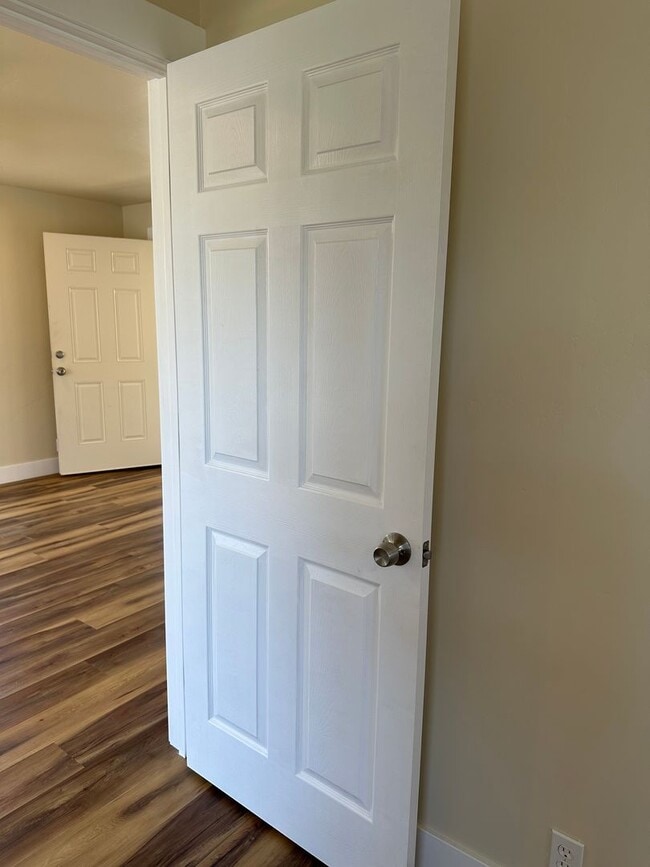 Building Photo - Charming 1 Bed, 1 Bath Cottage – Detached ...