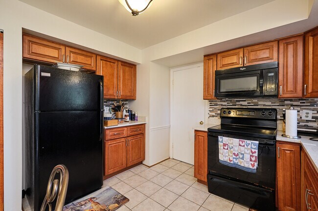 Building Photo - 9124 Orchard Brook Dr