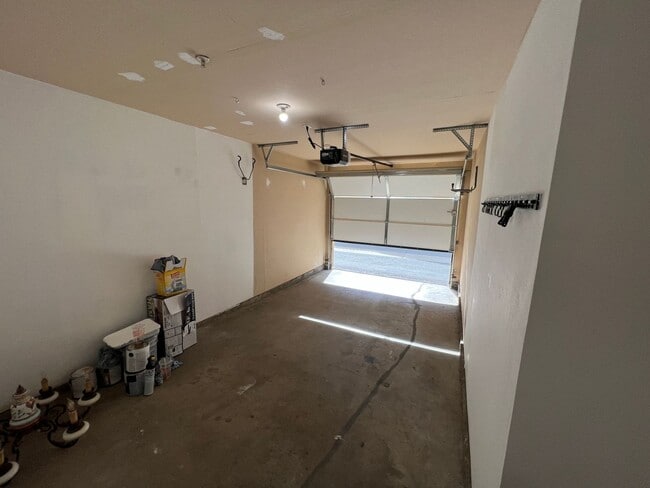 Building Photo - Upgraded Single Story First Floor Condo in Gated Community at Popular Madison Park Villas