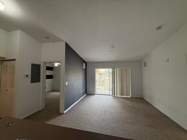 Building Photo - 141 SW Palm Dr