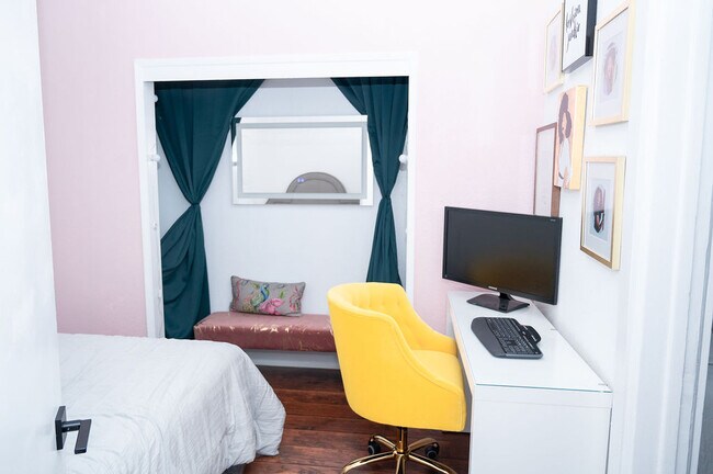 Building Photo - 156 W Peoria St