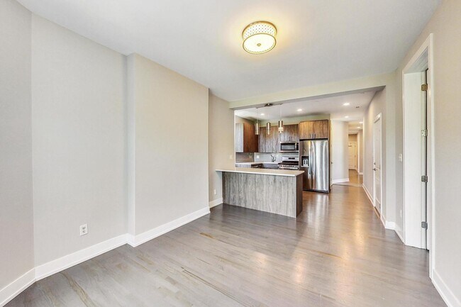 Building Photo - 2131 W Ohio St