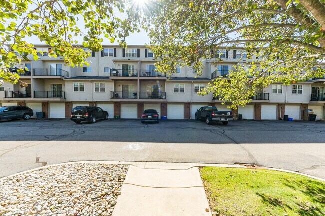 Building Photo - 695 River Park Village Blvd