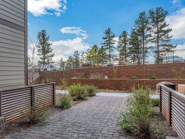 Building Photo - Charming 3BR Condo in Flagstaff