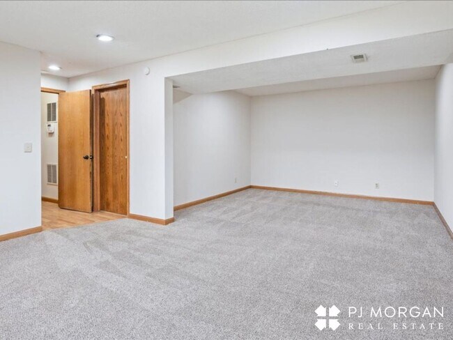 Building Photo - 3 bedroom , 2 bathroom House - Coming Soon