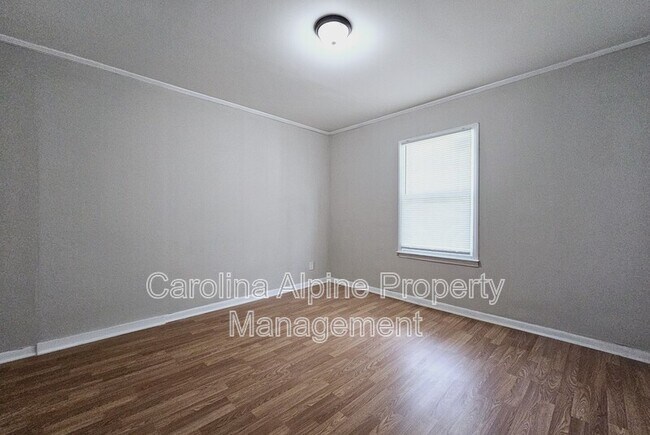 Building Photo - 410 Clegg St