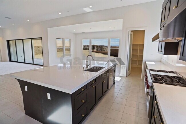Building Photo - 30000 N Camino los Robles