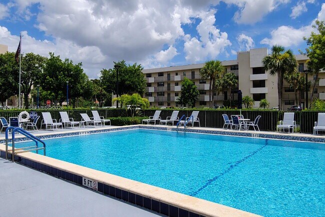 Building Photo - 2410 Deer Creek Country Club Blvd