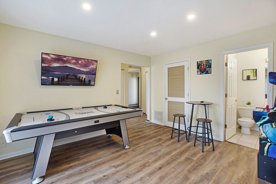 Building Photo - 291 Weatherford Ln