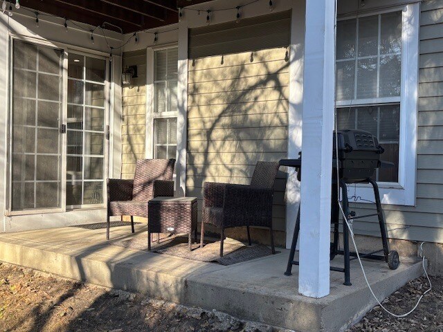 Building Photo - 5S530 Paxton Dr