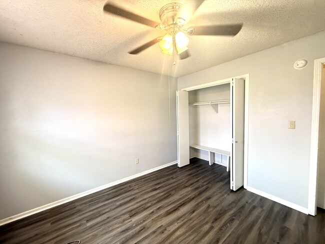 Building Photo - 2206 Shenandoah Dr