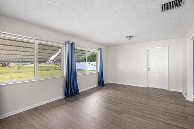 Building Photo - 7907 Sebastian Rd