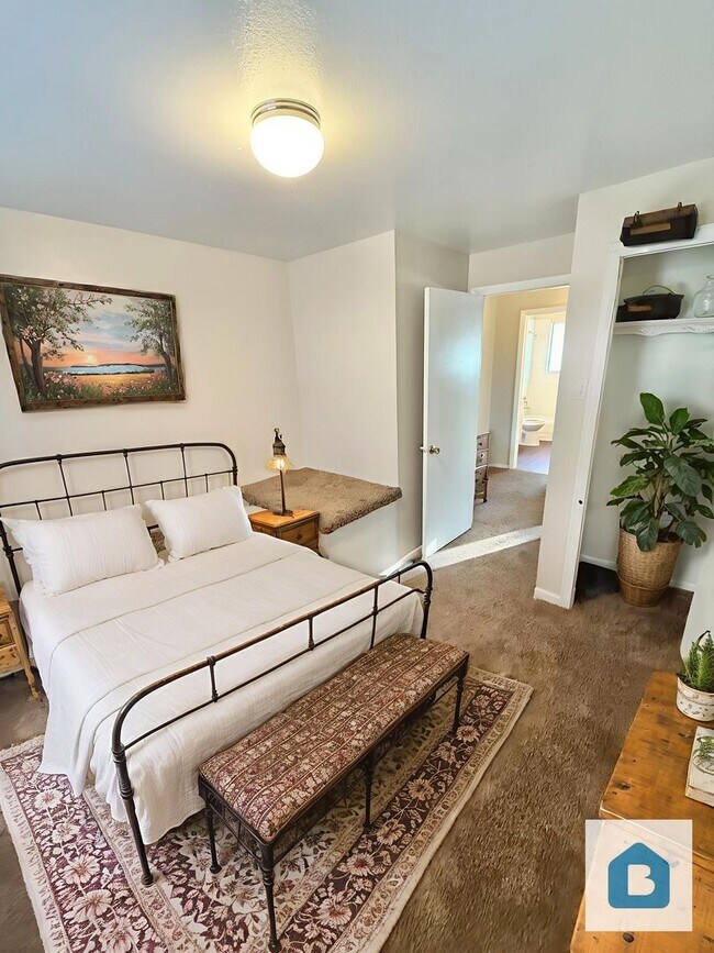 Building Photo - 1209 Delaware Dr