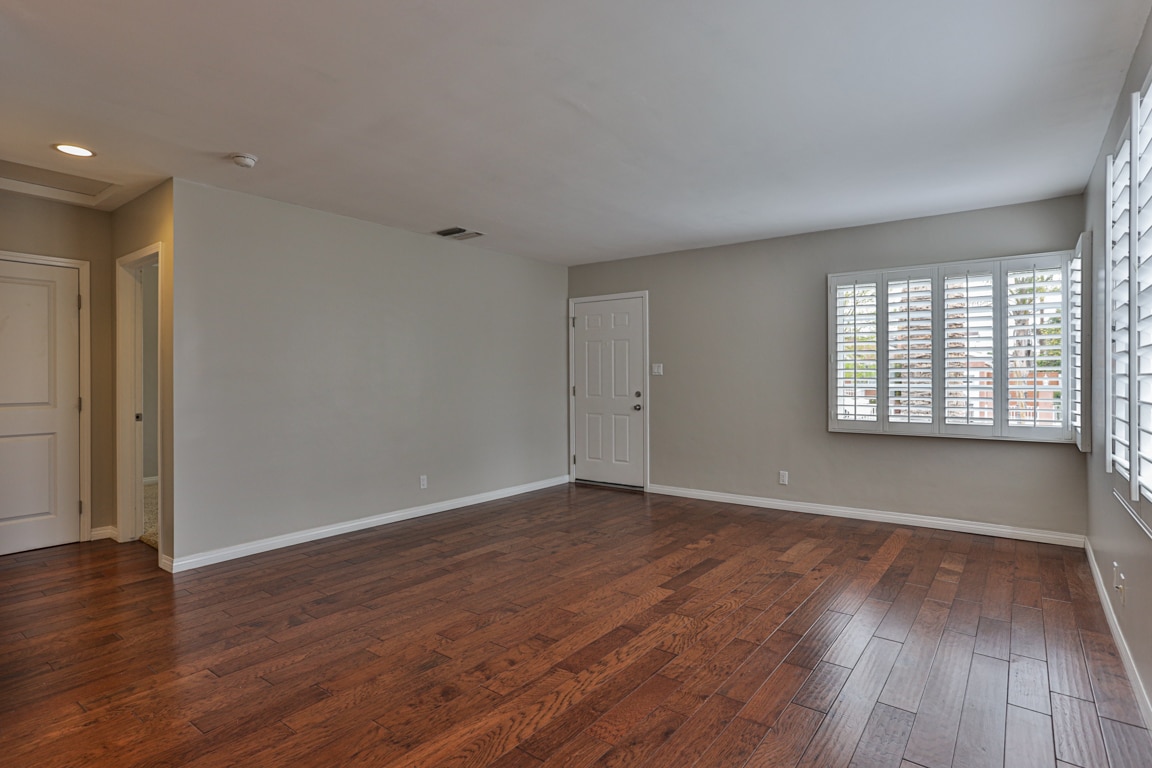 Living Room - 5907 Yarmouth Ave