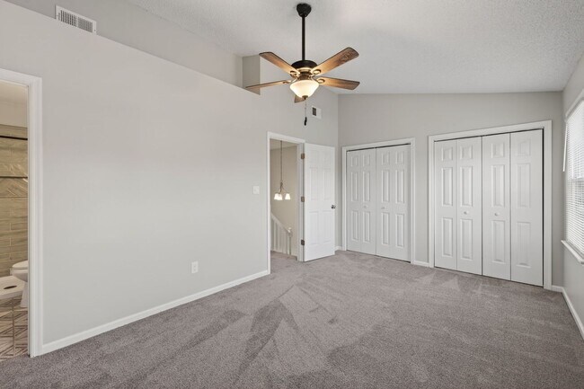 Building Photo - 729 Creekside Crescent