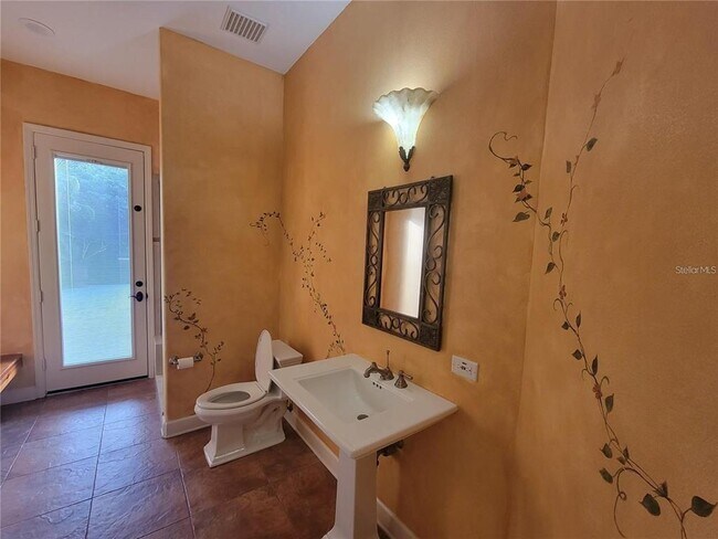 Building Photo - 10209 Thurston Groves Blvd