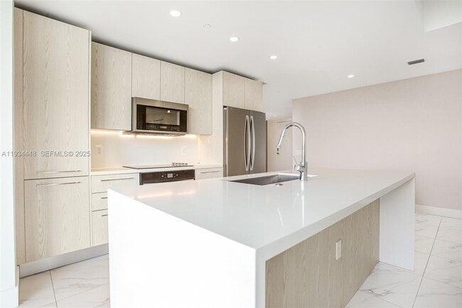 Building Photo - 2000 Metropica Wy