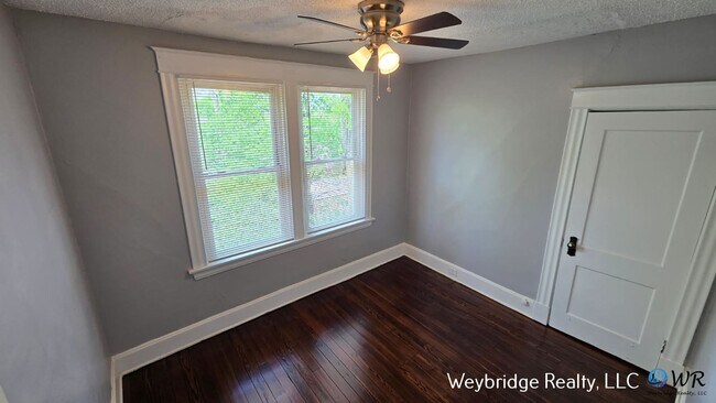Building Photo - 3-Bed 1 Bath House located in a cul-de-sac...