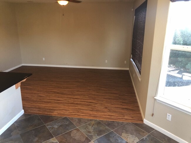 Building Photo - Beautiful 3 B/D 2.5 BA House in Roseville-COMING VERY SOON! ACT FAST AND APPLY NOW AS THIS PROPER...