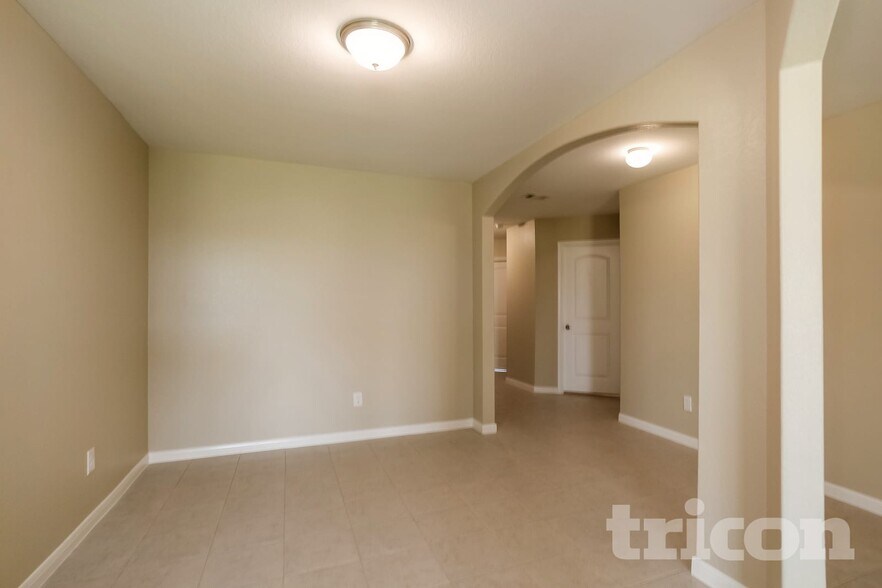 Building Photo - 316 Summer Horse Dr