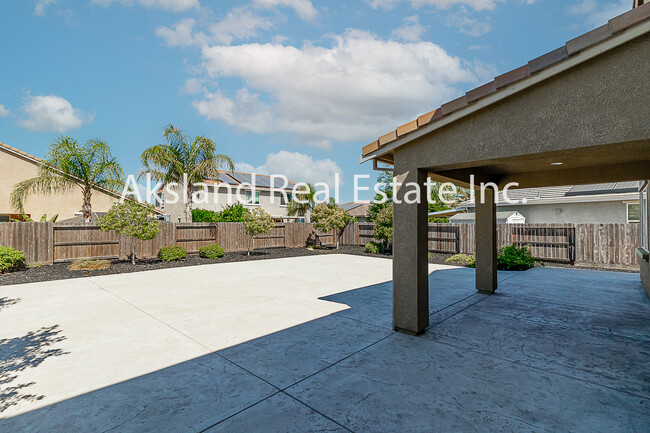 Building Photo - 2355 Azevedo Ave