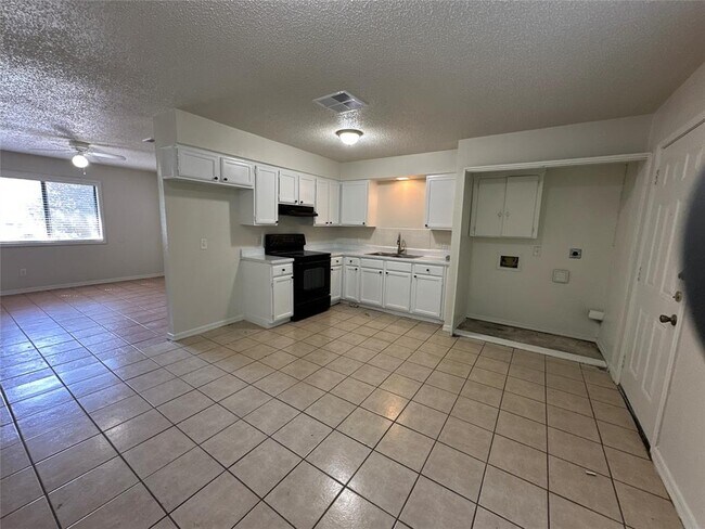Building Photo - 10505 Mcmillian Dr