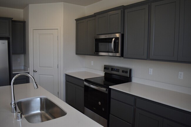 Building Photo - 4624 Athena Dr