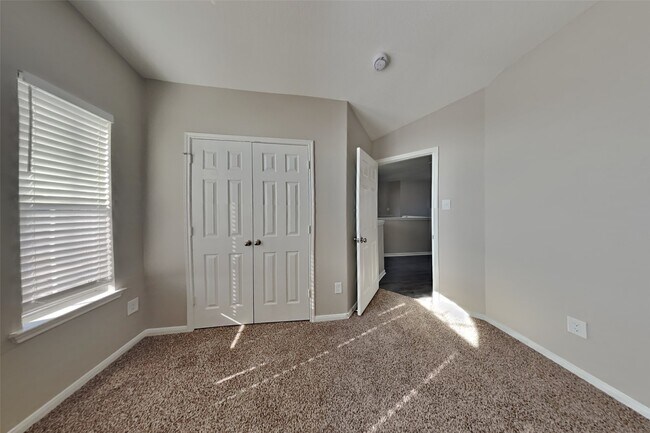 Building Photo - 6110 Wilcox Point Dr