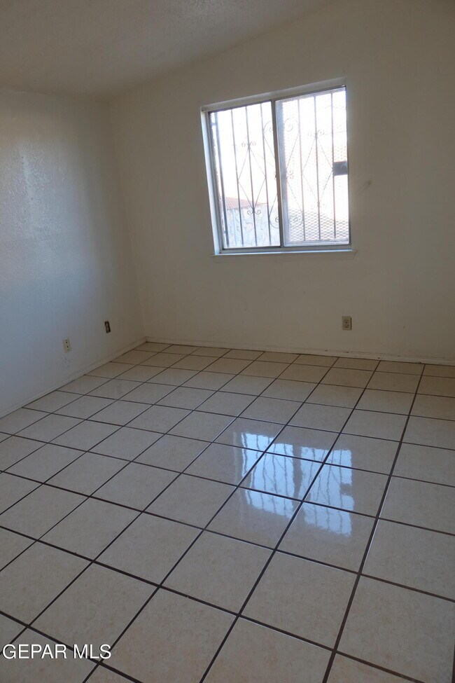 Building Photo - 10736 Obsidian St