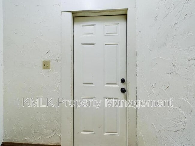 Building Photo - 539 Gage St
