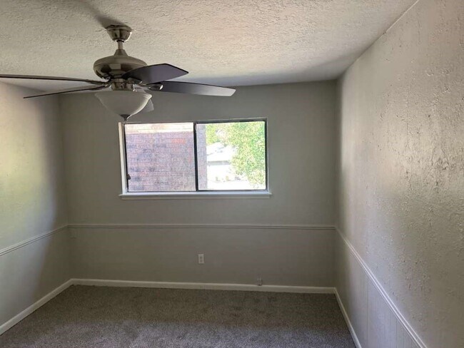 Building Photo - 540 River Plantation Dr