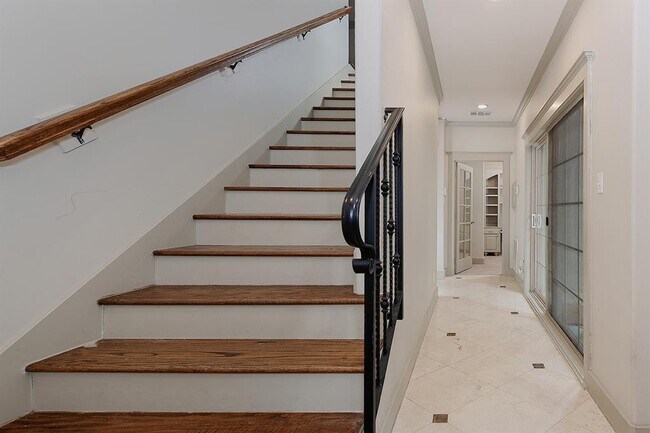 Building Photo - 514 Cortlandt St